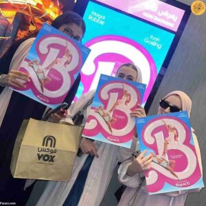 پوشش متفاوت زنان عربستانی برای تماشای باربی